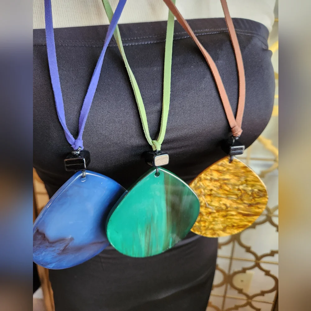 ✨️New to the Boutique! Adjustable Blue and Black Necklace -Double-si… - Picture 4 of 13